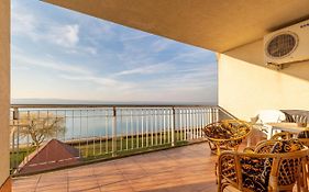 Kek Hullam Apartman By Bltn