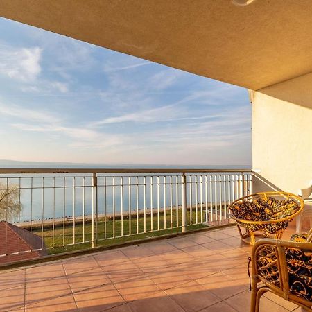 Apartament Kek Hullam Apartman By Bltn Siófok Zewnętrze zdjęcie