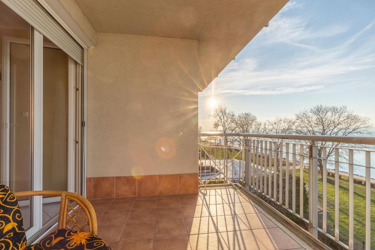 Apartament Kek Hullam Apartman By Bltn Siófok Zewnętrze zdjęcie